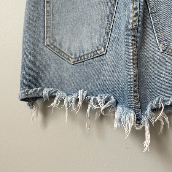 Carmar Like New Denim Skirt. Size 26 - Picture 6 of 8